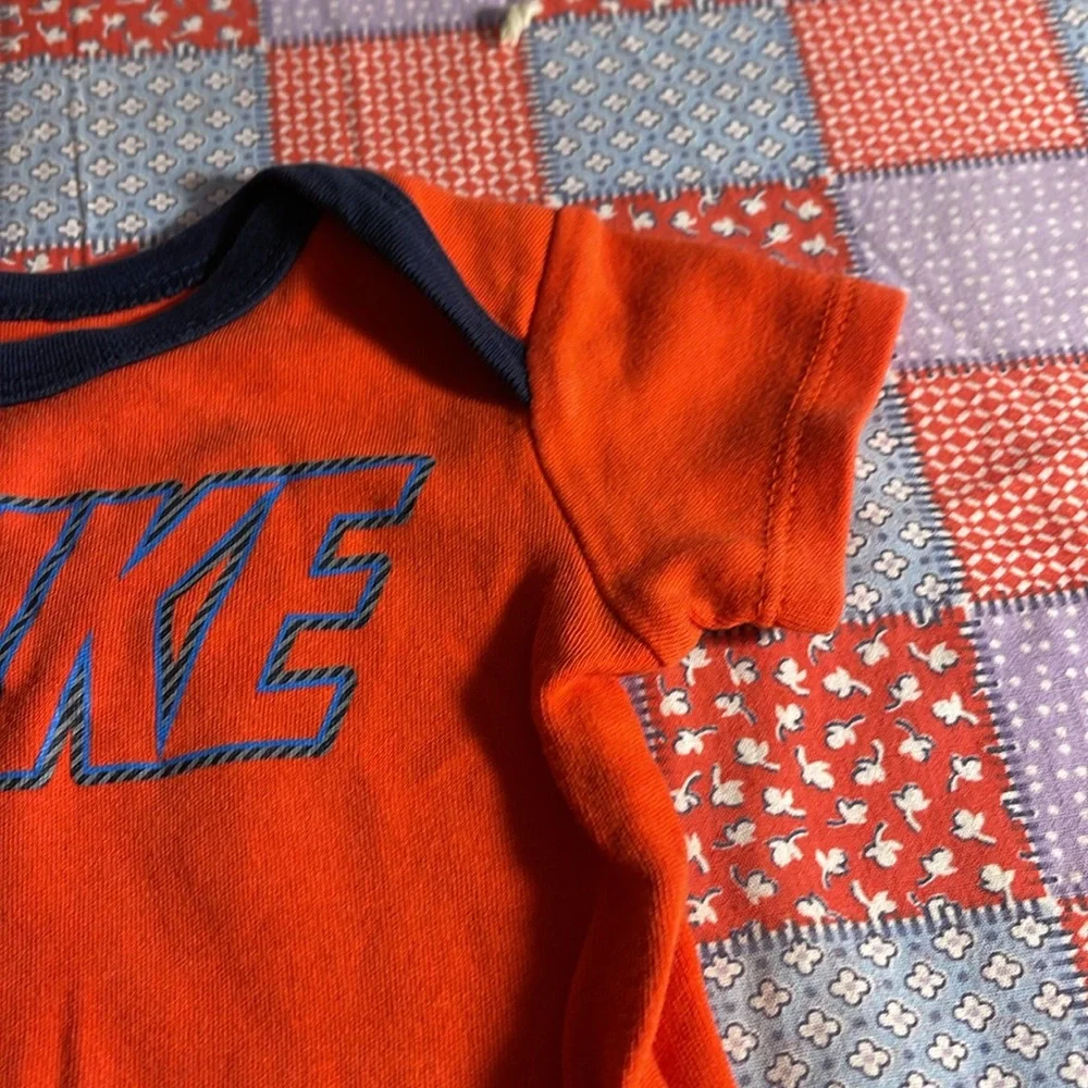 Nike. Short sleeve onesie. 0-3 months. Turquoise and Tangerine. - Picture 4 of 7